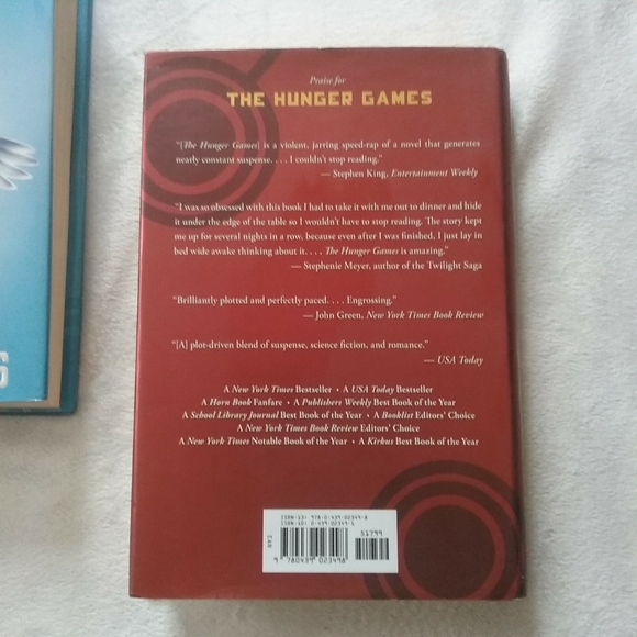 Mocking Jay & Catching Fire (Hunger games) Books - Picture 5 of 12